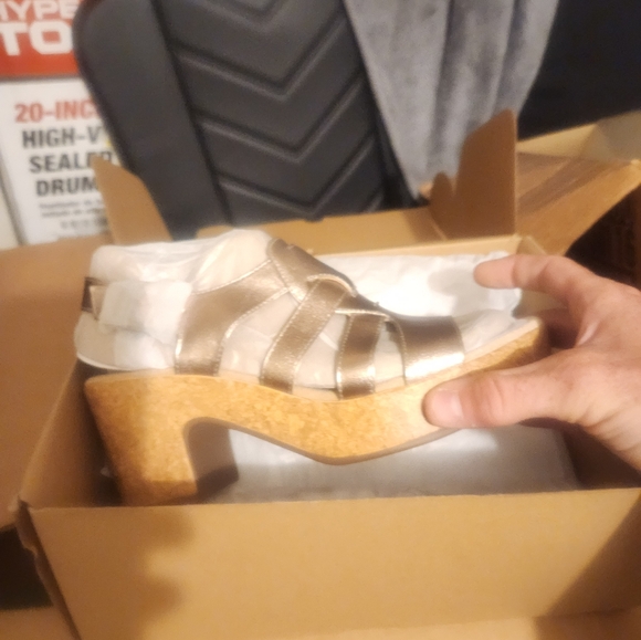 JBU - Picture 2 of 4